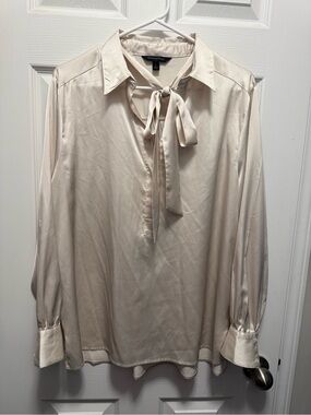 Banana Republic Cream Tie-Neck Blouse Size L